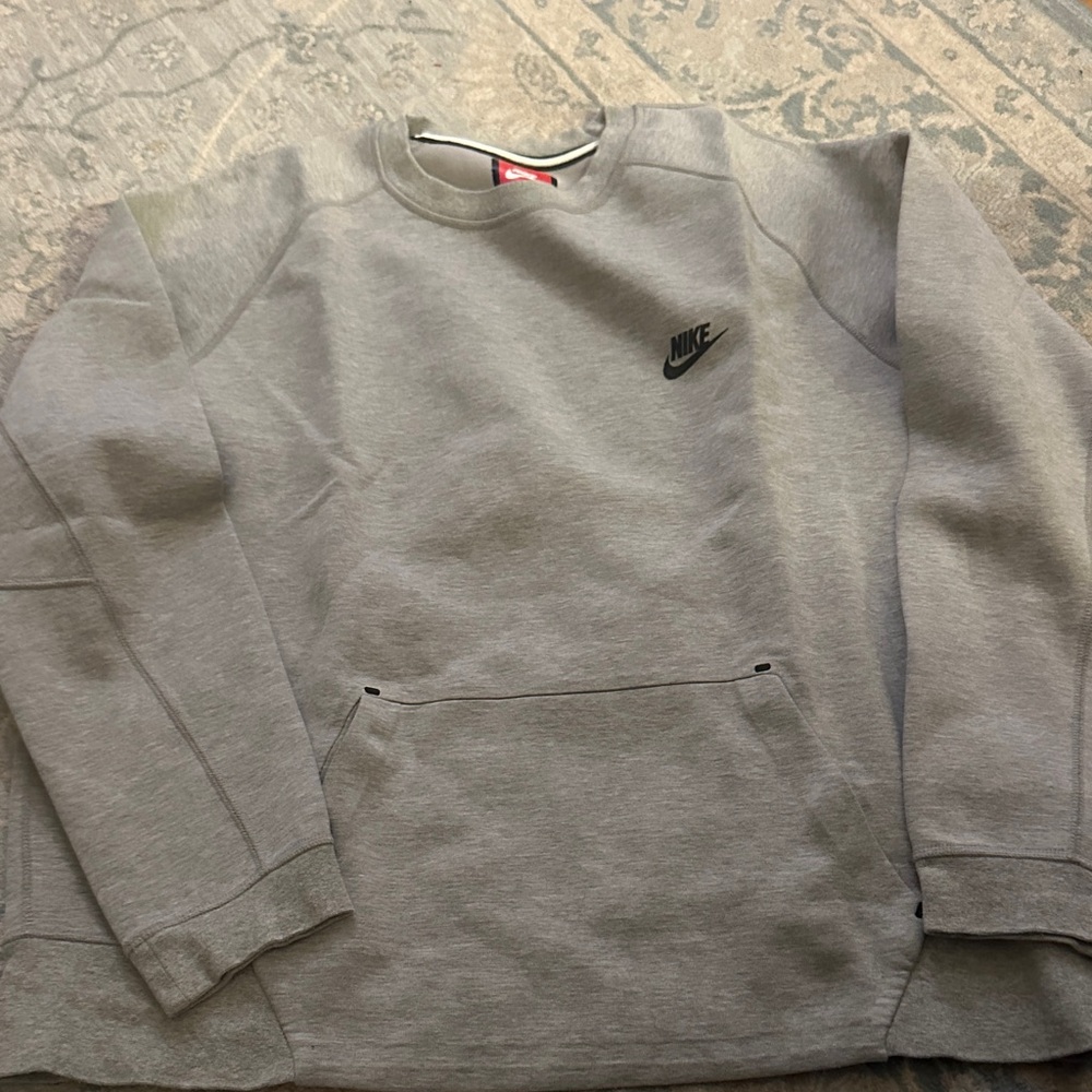 Nike Tech Fleece Men's Heather Gray Crewneck Sweater